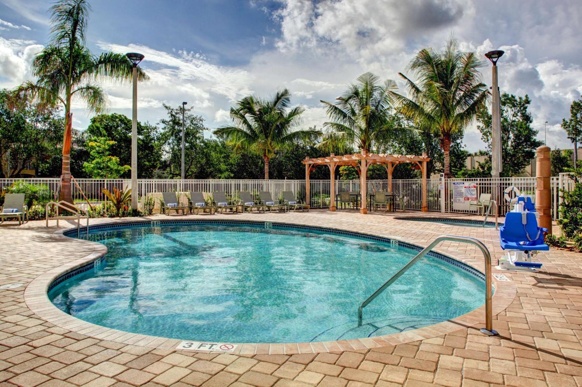 Hampton Inn And Suites Coconut Creek West Dixie Bend Екстериор снимка